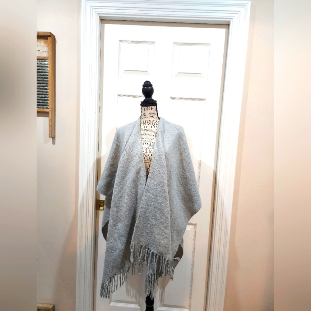 Gray Fringe Accent Decor Shawl